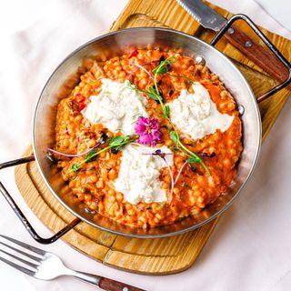 Птитим с бараниной и сыром страчателла