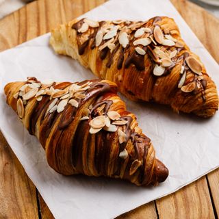 Круассан с шоколадом