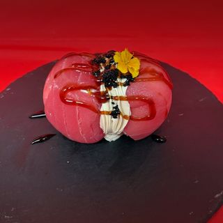 Nurs MacaRolls с тунцом