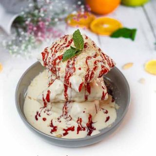 Наполеон с малиновым пюре