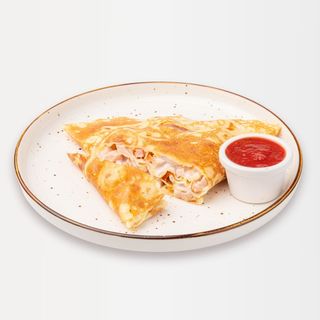 Креп с копченой индейкой и сырным соусом