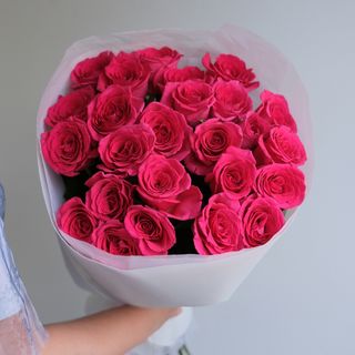 Букет из 25 голландских малиновых роз