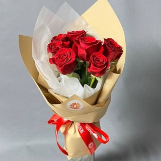 Букет из 7 красных роз