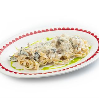 Тальятеле с куриным филе и шампиньонами