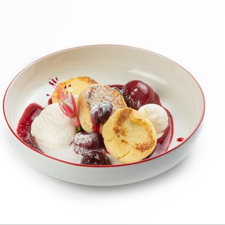 Сырники с ягодным вареньем