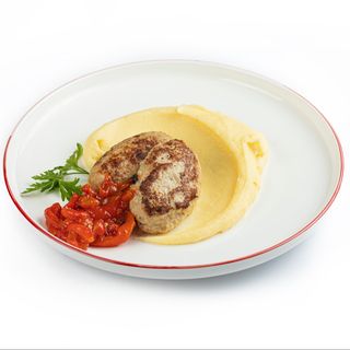 Котлеты из индейки с картофельным пюре и лечо