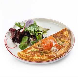 Омлет с лососем и пармезаном