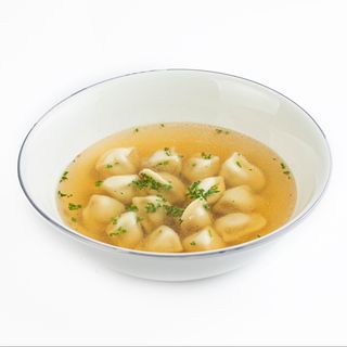 Пельмени с бульоном