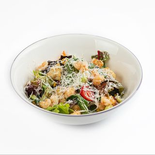 Тёплый салат с креветками