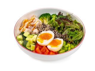 Киноа боул с курицей