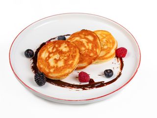 Оладьи с ягодами и шоколадом