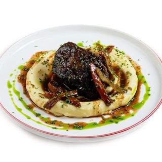 Говяжьи щечки с картофельным пюре