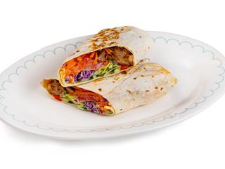 Чикен рол с йогуртовым соусом