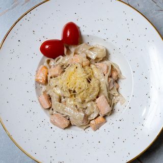 Фетучини с семгой 