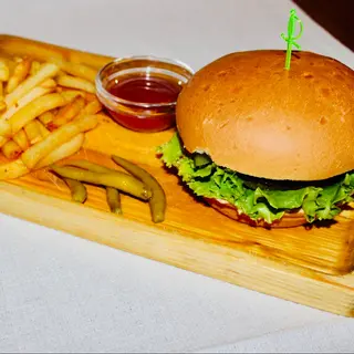 Чизбургер с фри