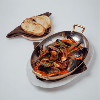 Мидий в томатном соусе 