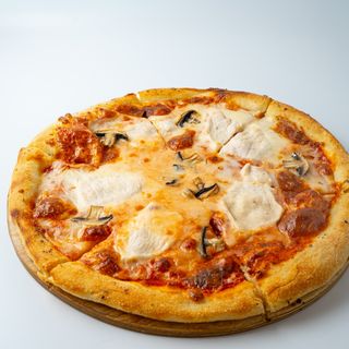 Пицца с курицей и грибами