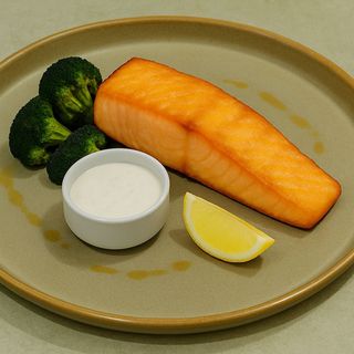 Стейк из семги с брокколи