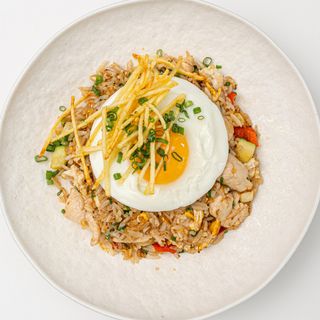 Жареный рис с цыпленком