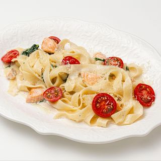 Феттучини с лососем