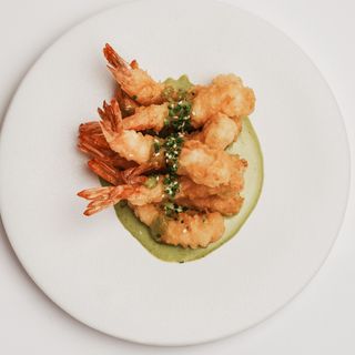 Креветки темпура с соусом «Динамит»