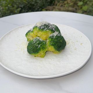 Брокколи с пармезаном