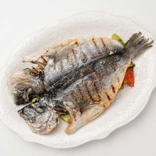 Дорадо из печи с овощами и соусом песто