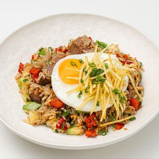 Жареный рис с говядиной