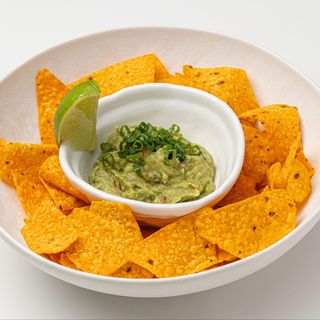 Начос с гуакомоле