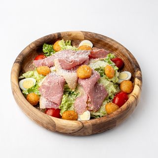 Цезарь с кониной  и мини баурсаками  с посыпкой из курта