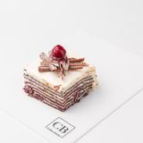 Торт шоколадный медовый с вишней