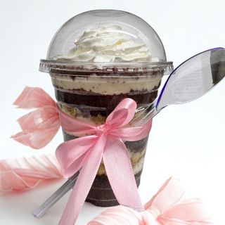 Трайфал Сникерс в стакане