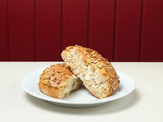 Бейгель с тунцом