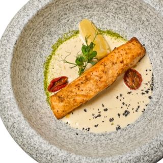 СТЕЙК СЕМГИ С МИКС САЛАТОМ