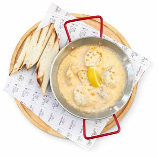 Судак в сырно-сливочном соусе