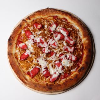 Пицца с раменом и колбасками