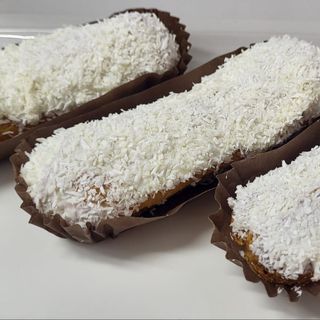 Пирожное Эклер "Кокосовый"