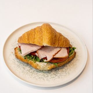 Круассан с индейкой