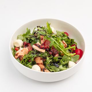 Салат с лососем