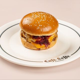 Бургер с говядиной и грибами