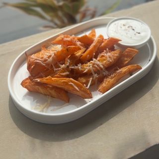 Батат фри с пармезаном
