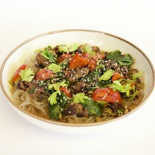 Mongolian Beef со стеклянной лапшой из батата