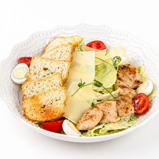 Салат Цезарь с куриным филе