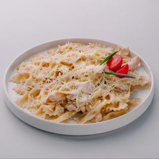 Фарфалле с курицей в сливочном соусе