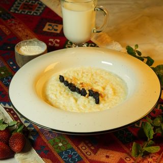 Рисовая каша с изюмом