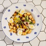 Салат с копченой индейкой под ореховым соусом