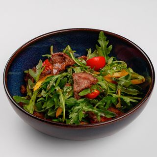 Теплый салат с говядиной