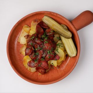 ЖАРЕНЫЙ КАРТОФЕЛЬ С КОЛБАСКАМИ