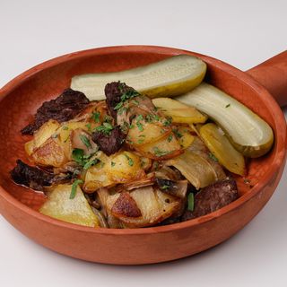ЖАРЕНЫЙ КАРТОФЕЛЬ С ГОВЯДИНОЙ И ГРИБАМИ