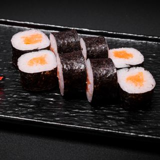 Ролл с острым лососем